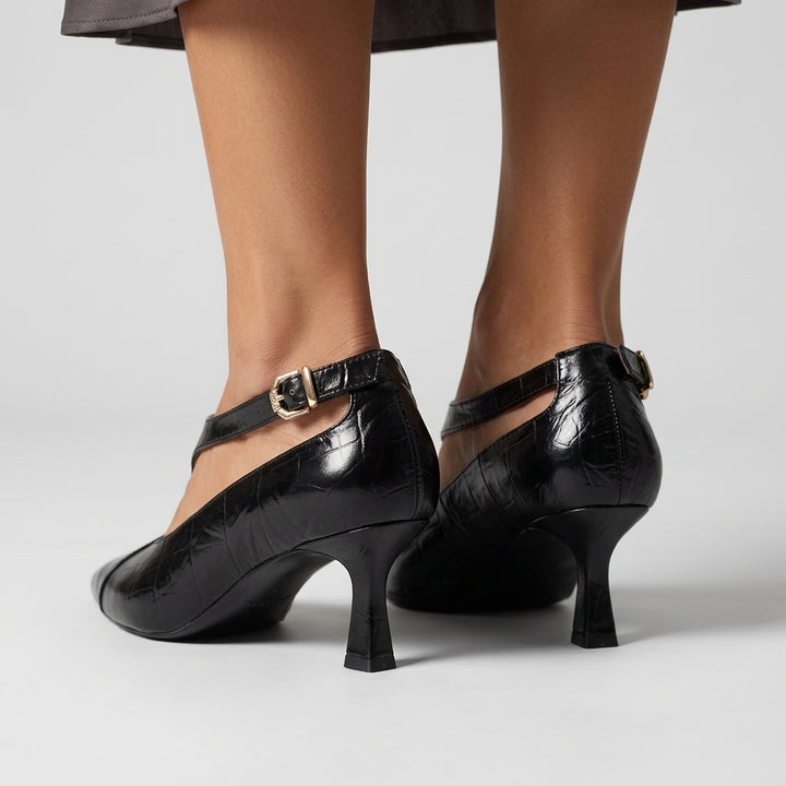 Avery Cut-Out Kitten Pump